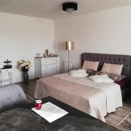 Apartment Glam Apartman Hustopece