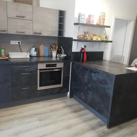 Glam Apartman Apartment *