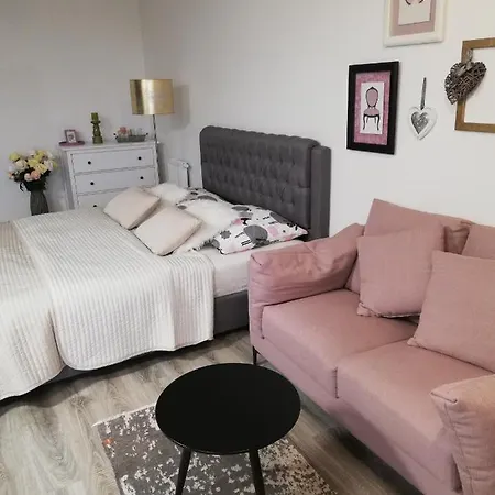 Glam Apartman * Hustopece